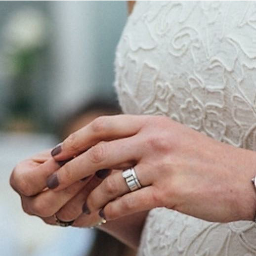 18ct-white-gold-6mm-emerald-Diamond-Ring-Engagement-Ring-for-her-Maree-London-designer